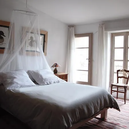 Chambres D'hotes Saint-sauveur Bed & Breakfast 3*